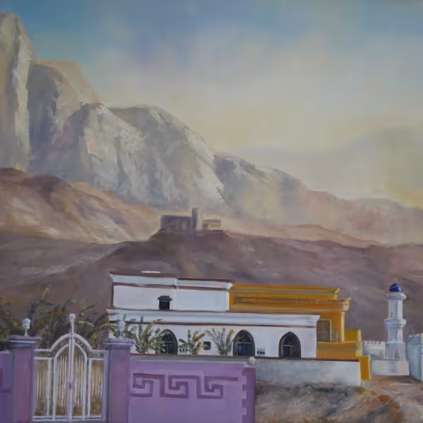 Kleine Moschee und Villen mit violetter Mauer im Oman)